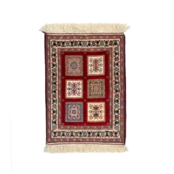 گلیم فرش قرمز قاب خشتی سایز 87*66 کد 1061
